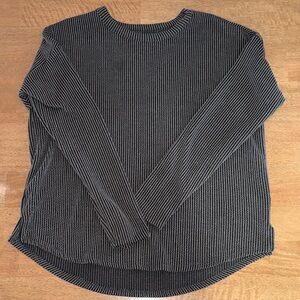 24/7 Maurices Ribbed Long Sleeve Top Gray Black Size M Cozy Casual Basic